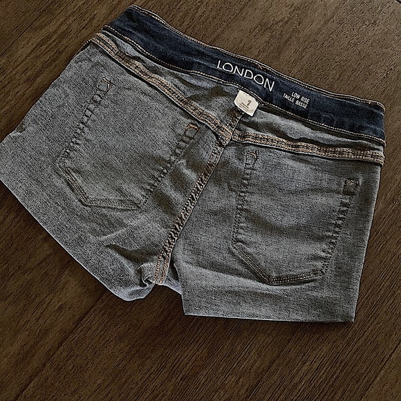 •LONDON 90’s VINTAGE, Low Rise Jean Shorts - Picture 5 of 12